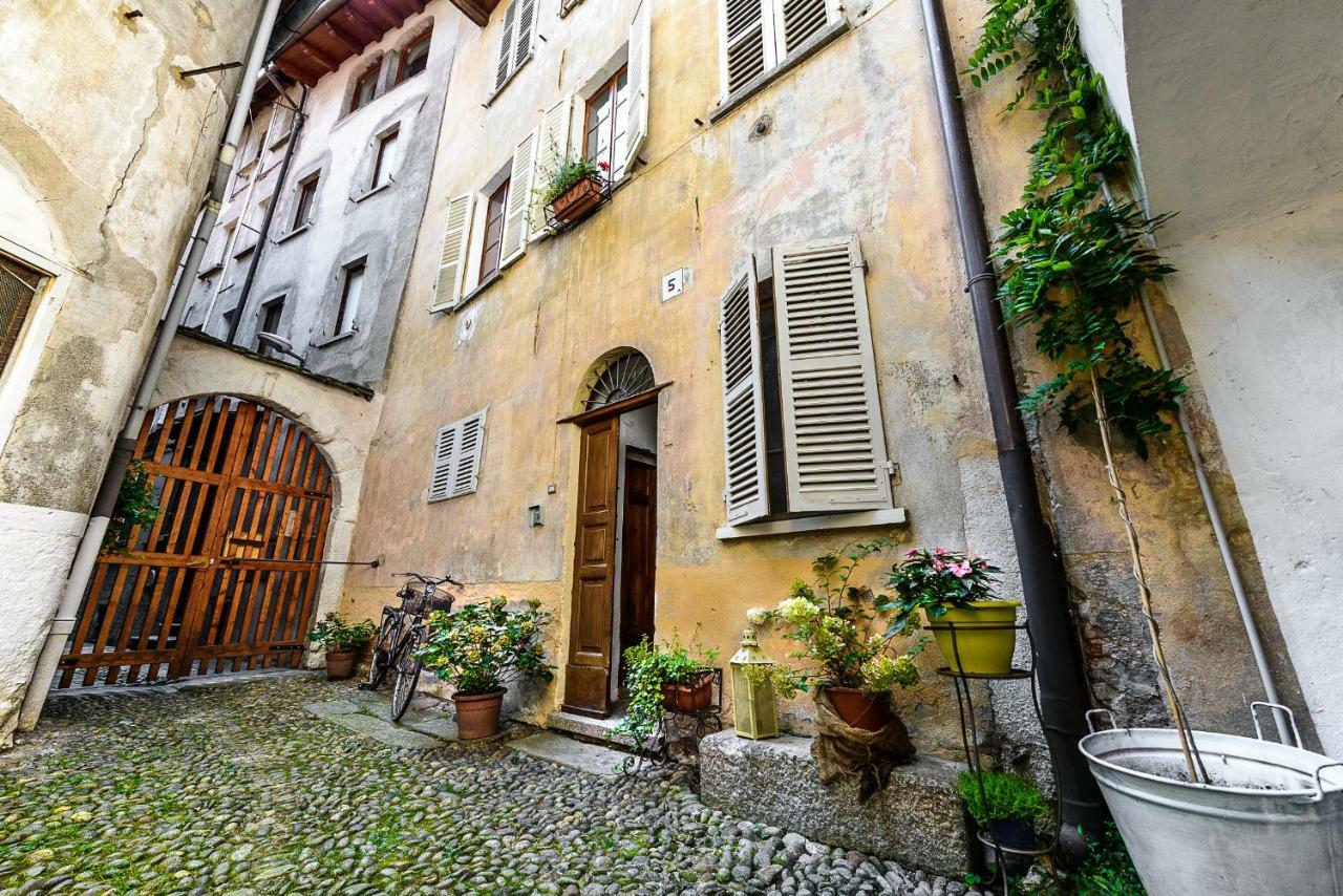 Al Vicolo Del Gallo Varallo Buitenkant foto