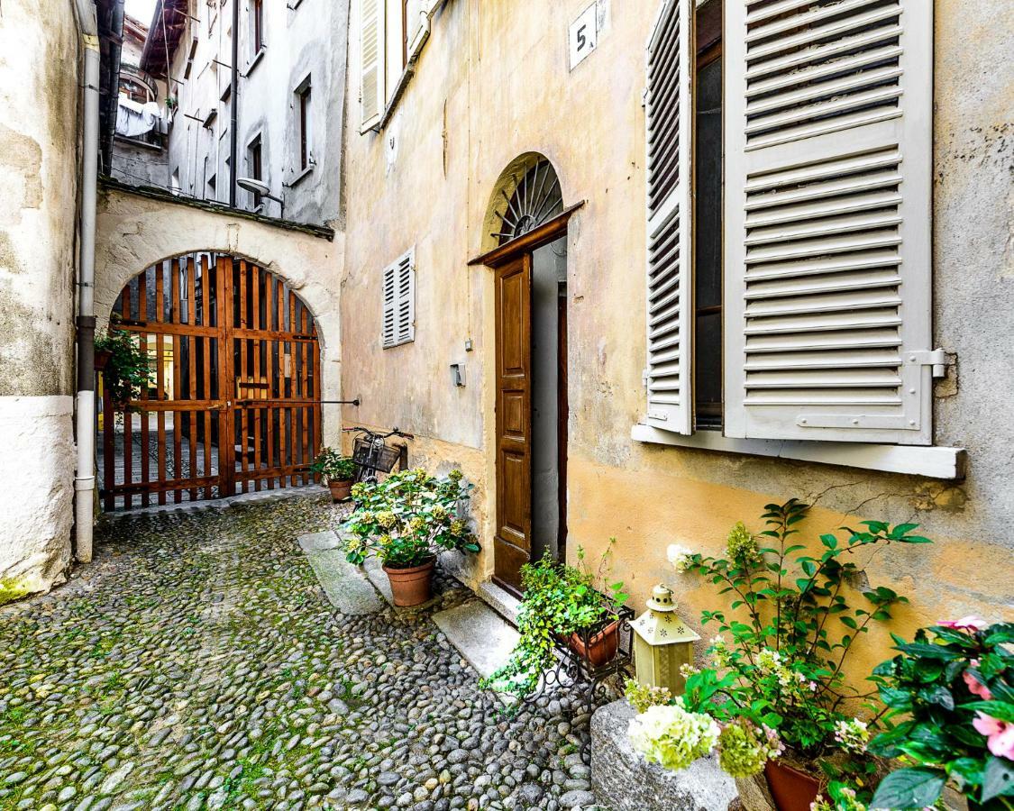 Al Vicolo Del Gallo Varallo Buitenkant foto