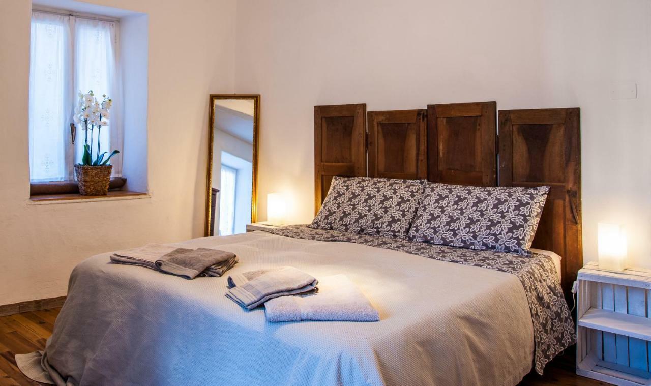 Al Vicolo Del Gallo Varallo Buitenkant foto