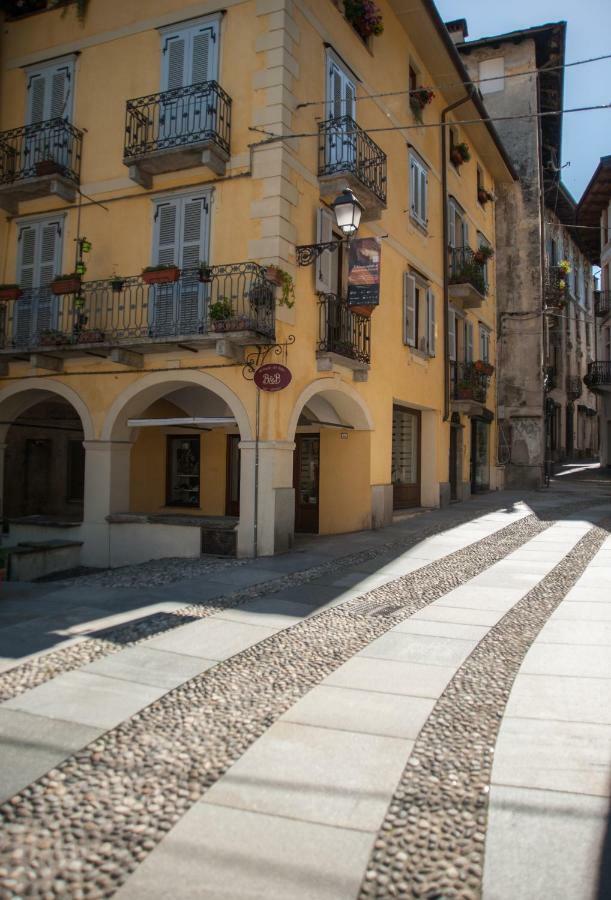 Al Vicolo Del Gallo Varallo Buitenkant foto
